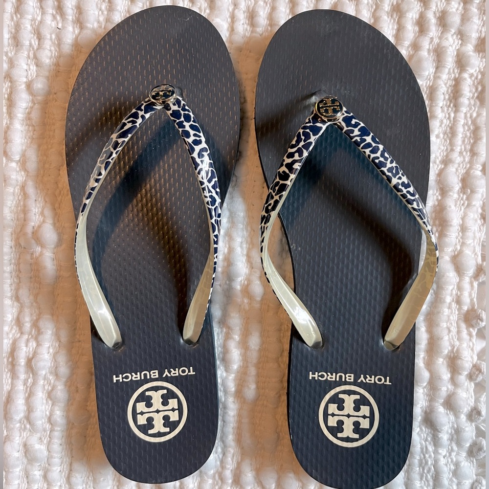 Tory Burch Navy Cheetah Rubber Flip Flops Size 7